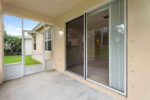House in Port St. Lucie, Florida 2 bedrooms, 137.68 sq.m. № 2253059 - photo 23