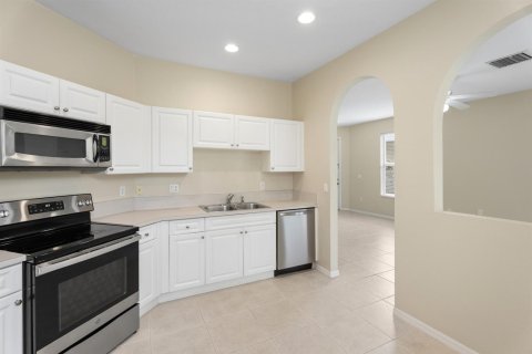 House in Port St. Lucie, Florida 2 bedrooms, 137.68 sq.m. № 2253059 - photo 8