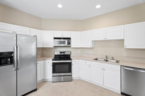 House in Port St. Lucie, Florida 2 bedrooms, 137.68 sq.m. № 2253059 - photo 9