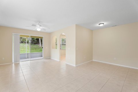 House in Port St. Lucie, Florida 2 bedrooms, 137.68 sq.m. № 2253059 - photo 4