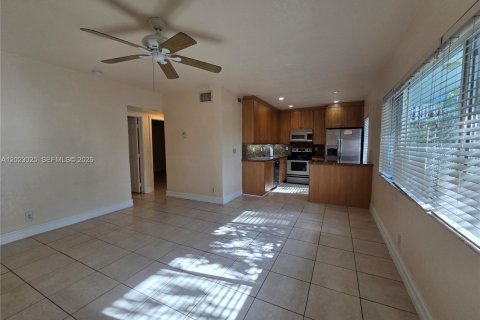 Copropriété à louer à Fort Lauderdale, Floride: 2 chambres, 69.21 m2 № 2084509 - photo 12