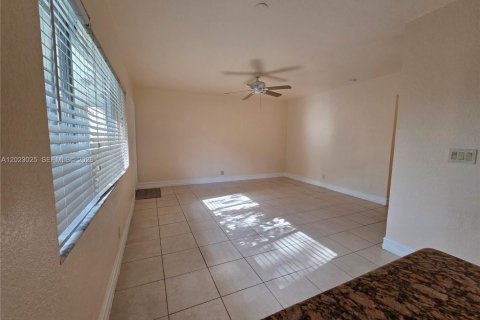 Copropriété à louer à Fort Lauderdale, Floride: 2 chambres, 69.21 m2 № 2084509 - photo 13