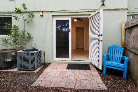 Copropriété à louer à Fort Lauderdale, Floride: 2 chambres, 69.21 m2 № 2084509 - photo 8