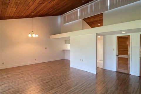 Condo in Haines City, Florida, 1 bedroom № 2423791 - photo 2