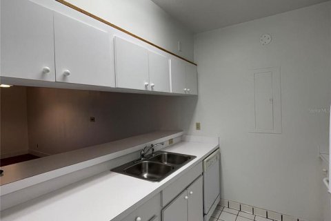 Condo in Haines City, Florida, 1 bedroom № 2423791 - photo 6