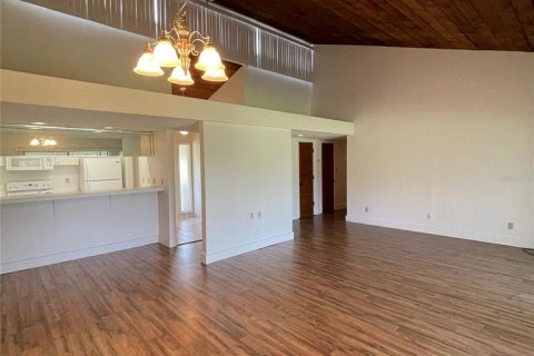 Condo in Haines City, Florida, 1 bedroom № 2423791 - photo 3