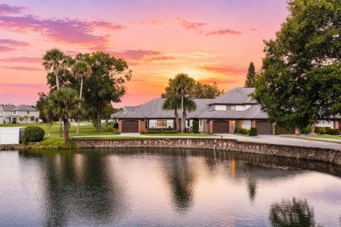 Adosado en Titusville, Florida 2 dormitorios, 104.24 m2 № 2119125