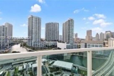 Купить кондоминиум в Майами, Флорида 2 спальни, 119.75м2, № 2035656 - фото 7