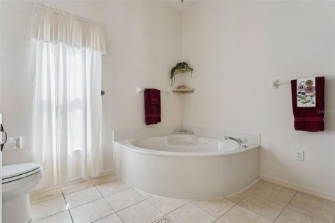 House in Lady Lake, Florida 3 bedrooms, 202.06 sq.m. № 2399064 - photo 21