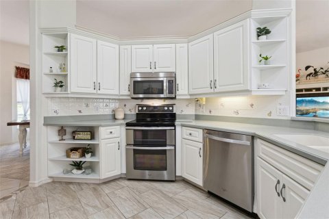 House in Lady Lake, Florida 3 bedrooms, 202.06 sq.m. № 2399064 - photo 11