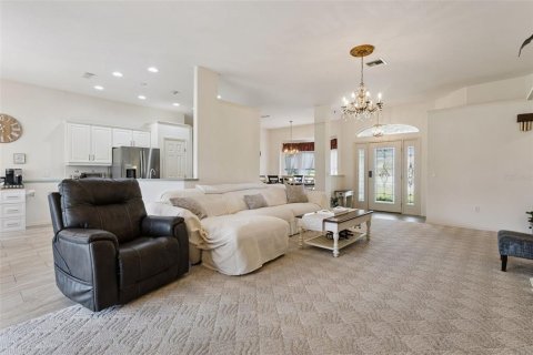 House in Lady Lake, Florida 3 bedrooms, 202.06 sq.m. № 2399064 - photo 9