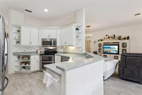 House in Lady Lake, Florida 3 bedrooms, 202.06 sq.m. № 2399064 - photo 14