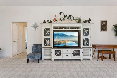 House in Lady Lake, Florida 3 bedrooms, 202.06 sq.m. № 2399064 - photo 7