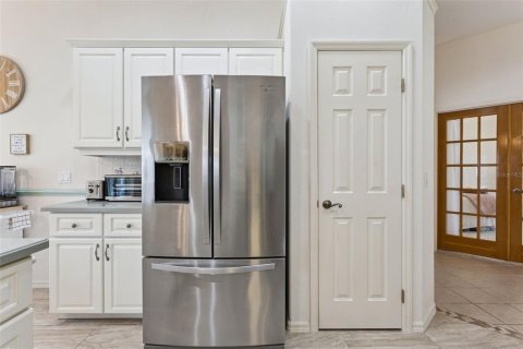 House in Lady Lake, Florida 3 bedrooms, 202.06 sq.m. № 2399064 - photo 12