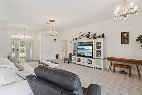 House in Lady Lake, Florida 3 bedrooms, 202.06 sq.m. № 2399064 - photo 4