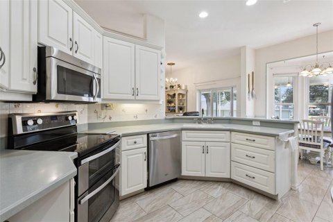 House in Lady Lake, Florida 3 bedrooms, 202.06 sq.m. № 2399064 - photo 10