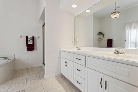 House in Lady Lake, Florida 3 bedrooms, 202.06 sq.m. № 2399064 - photo 18