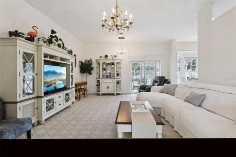 House in Lady Lake, Florida 3 bedrooms, 202.06 sq.m. № 2399064 - photo 6