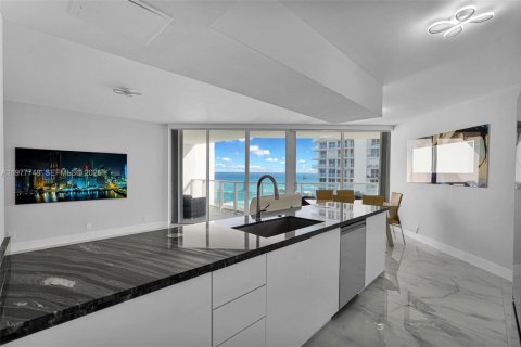 Copropriété à vendre à Sunny Isles Beach, Floride: 3 chambres, 163.51 m2 № 2170045 - photo 25