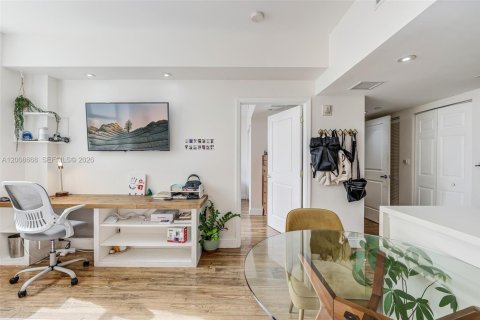 Condo in Miami, Florida, 1 bedroom  № 2074980 - photo 11