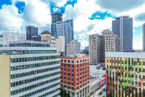 Condo in Miami, Florida, 1 bedroom  № 2074980 - photo 24