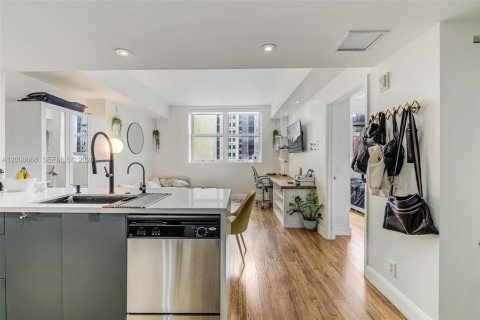 Condo in Miami, Florida, 1 bedroom  № 2074980 - photo 4
