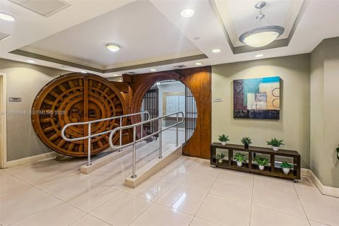 Condo in Miami, Florida, 1 bedroom  № 2074980 - photo 16