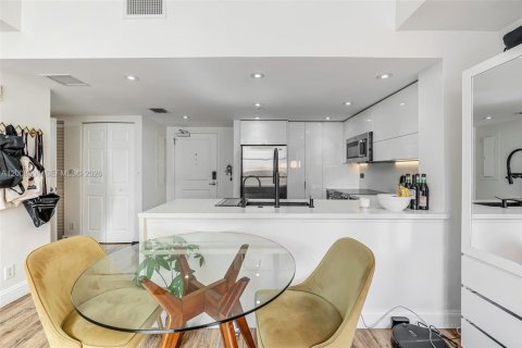 Condo in Miami, Florida, 1 bedroom  № 2074980 - photo 6
