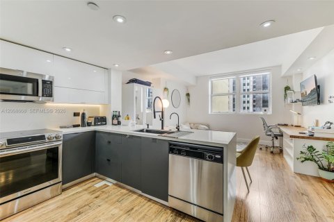 Condo in Miami, Florida, 1 bedroom  № 2074980 - photo 3