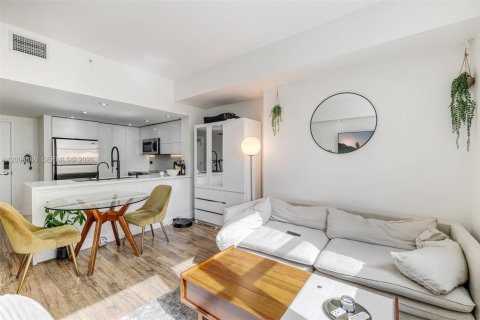 Condo in Miami, Florida, 1 bedroom  № 2074980 - photo 8