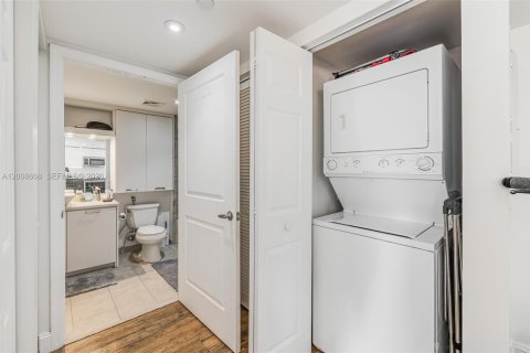 Condo in Miami, Florida, 1 bedroom  № 2074980 - photo 14