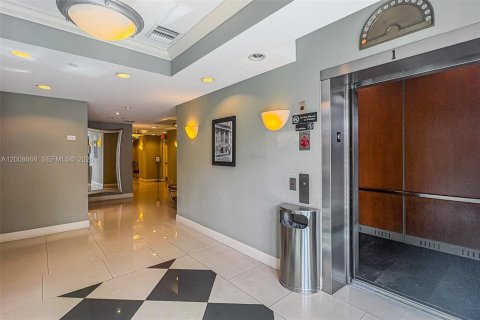 Condo in Miami, Florida, 1 bedroom  № 2074980 - photo 18
