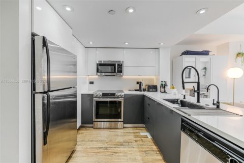 Condo in Miami, Florida, 1 bedroom  № 2074980