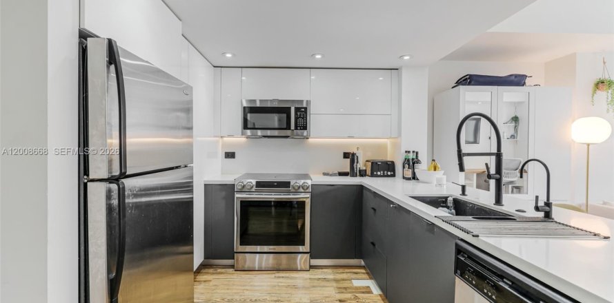 Condo in Miami, Florida, 1 bedroom  № 2074980