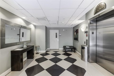 Condo in Miami, Florida, 1 bedroom  № 2074980 - photo 17
