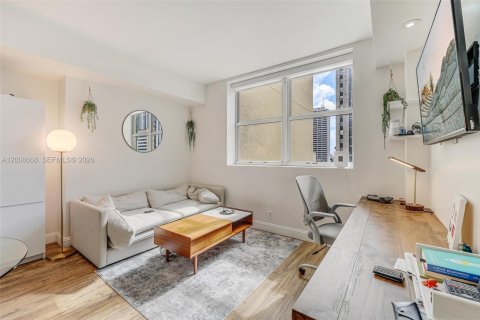 Condo in Miami, Florida, 1 bedroom  № 2074980 - photo 9