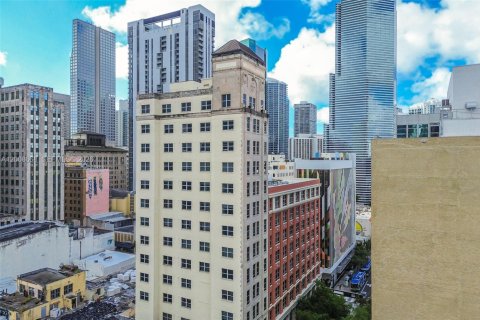 Condo in Miami, Florida, 1 bedroom  № 2074980 - photo 25