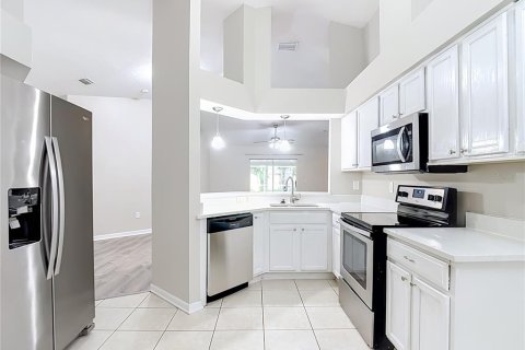 House in Wesley Chapel, Florida 4 bedrooms, 143.44 sq.m. № 2227717 - photo 12