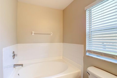 House in Wesley Chapel, Florida 4 bedrooms, 143.44 sq.m. № 2227717 - photo 20