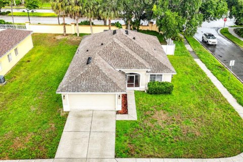 House in Wesley Chapel, Florida 4 bedrooms, 143.44 sq.m. № 2227717 - photo 2