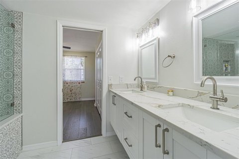 Casa en venta en Tampa, Florida, 4 dormitorios, 267.56 m2 № 1673420 - foto 28