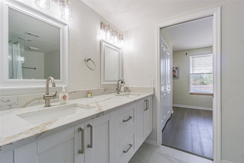 Casa en venta en Tampa, Florida, 4 dormitorios, 267.56 m2 № 1673420 - foto 26