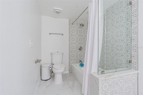 Casa en venta en Tampa, Florida, 4 dormitorios, 267.56 m2 № 1673420 - foto 27