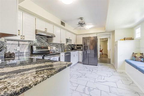 Casa en venta en Tampa, Florida, 4 dormitorios, 267.56 m2 № 1673420 - foto 16