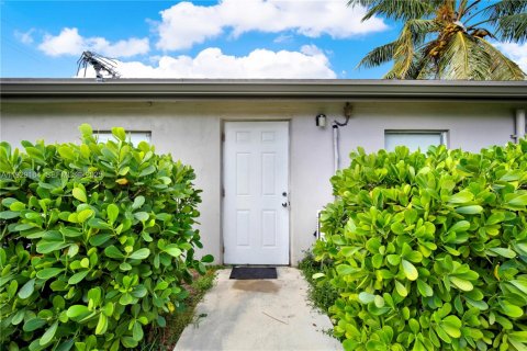 Immobilier commercial à louer à Homestead, Floride: 1 chambre, 74.32 m2 № 1987551 - photo 1