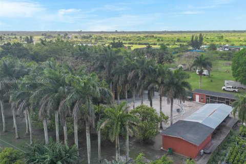 Propiedad comercial en venta en Miami, Florida № 1694551 - foto 28