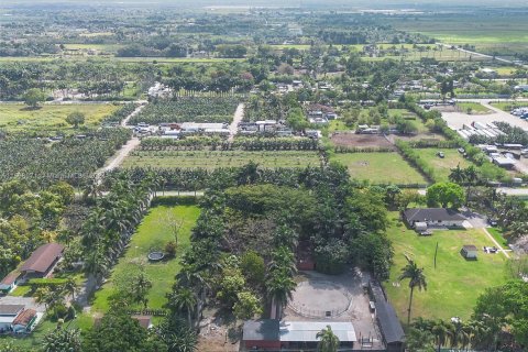 Propiedad comercial en venta en Miami, Florida № 1694551 - foto 8