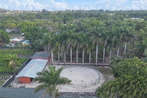 Propiedad comercial en venta en Miami, Florida № 1694551 - foto 17
