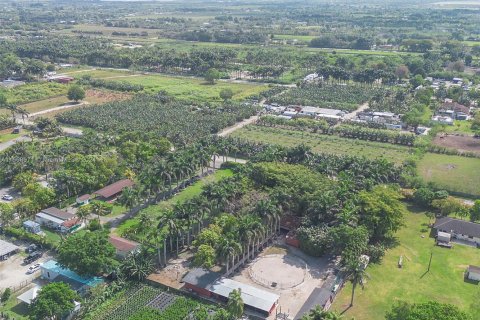 Propiedad comercial en venta en Miami, Florida № 1694551 - foto 9