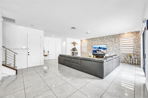 Купить виллу или дом в Хомстед, Флорида 4 спальни, 237.46м2, № 2189511 - фото 12